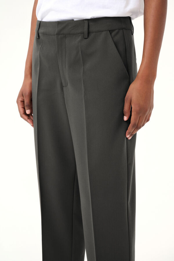 KAsakura Cropped Zipper pants