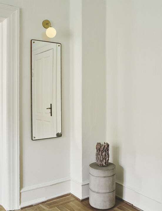 Apiales Wall, brushed brass / opal