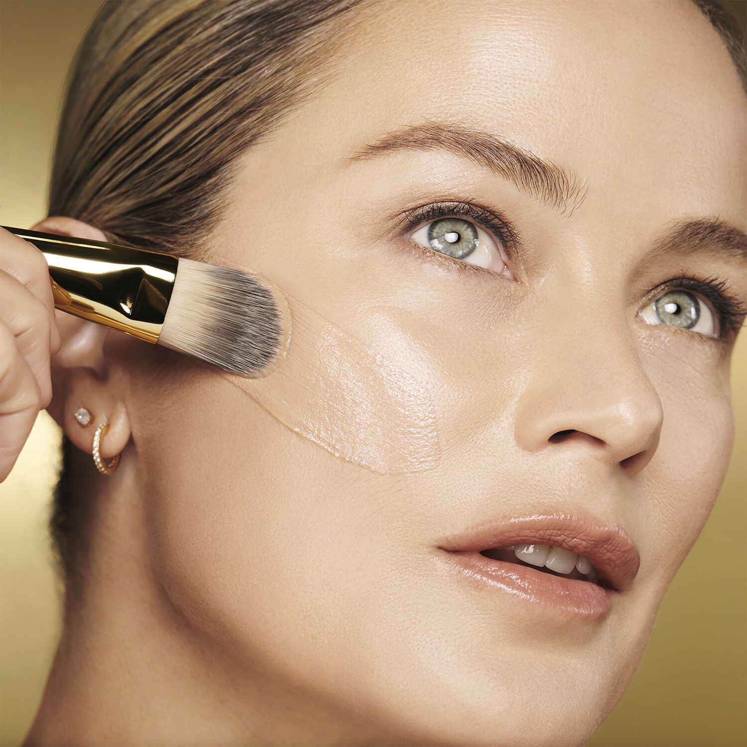 Re-Nutriv Ultra Radiance Liquid Makeup Foundation SPF20