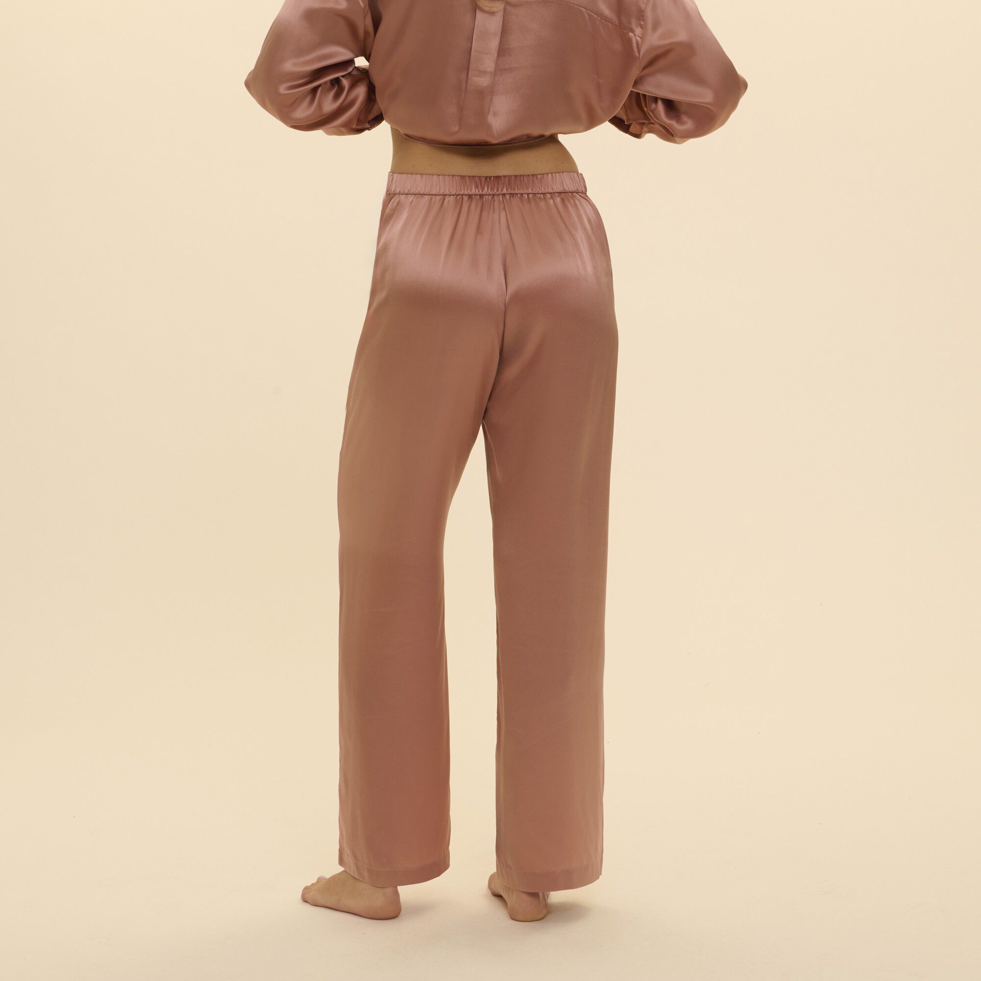 LOUNGEWEAR