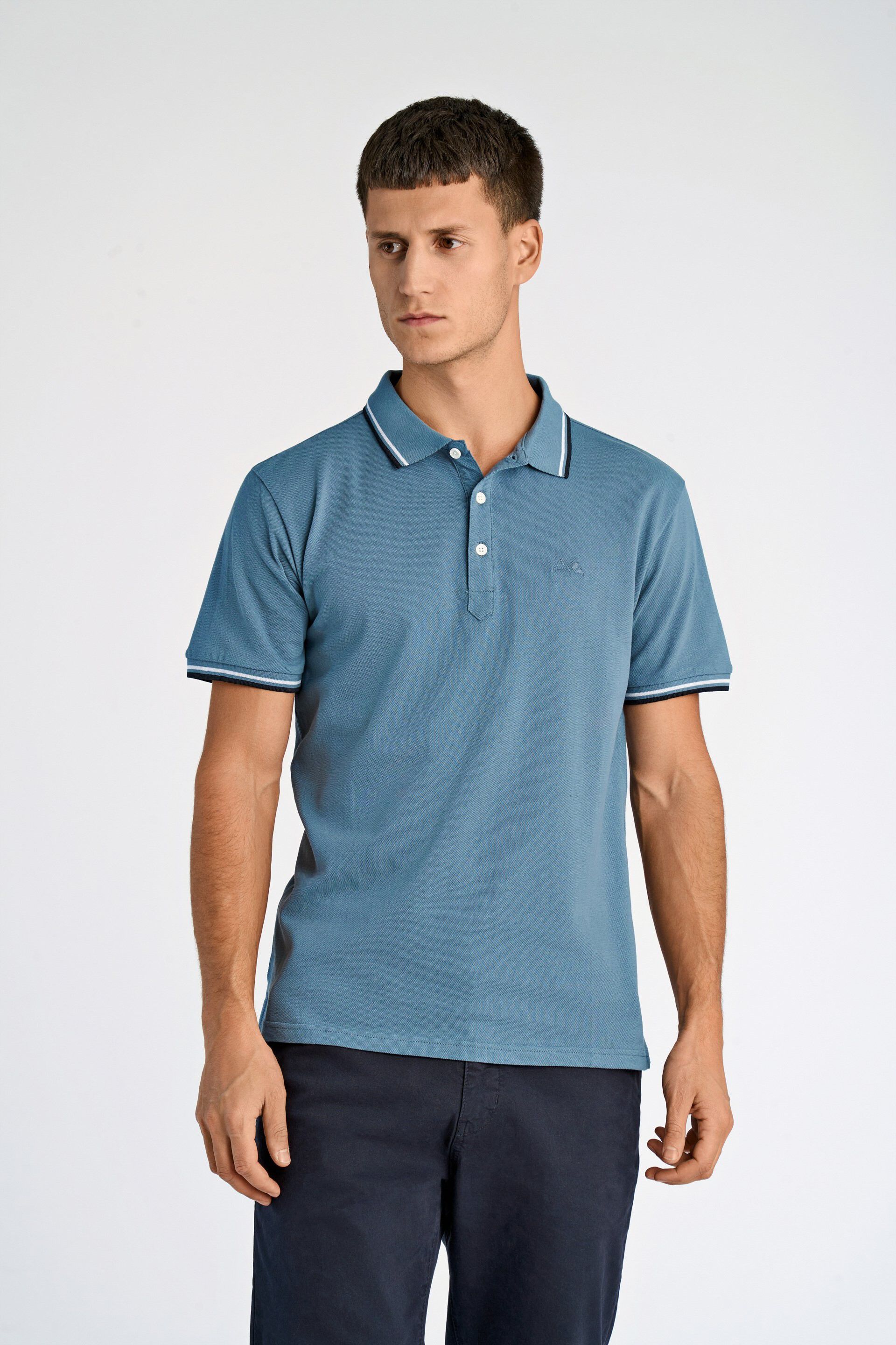 Polo shirt w. contrast piping