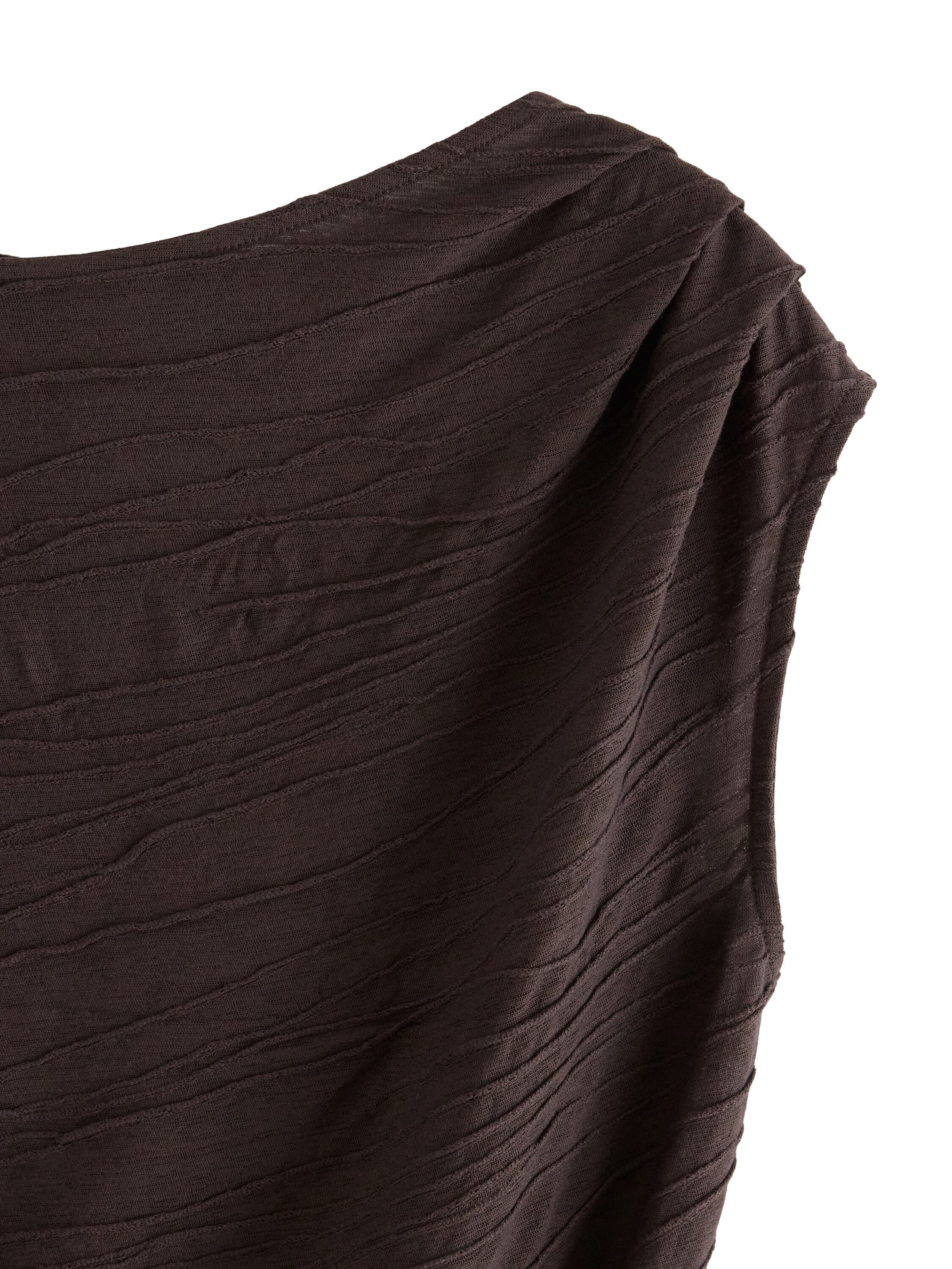 Ermel&oslash;s topp med rynker langs siden