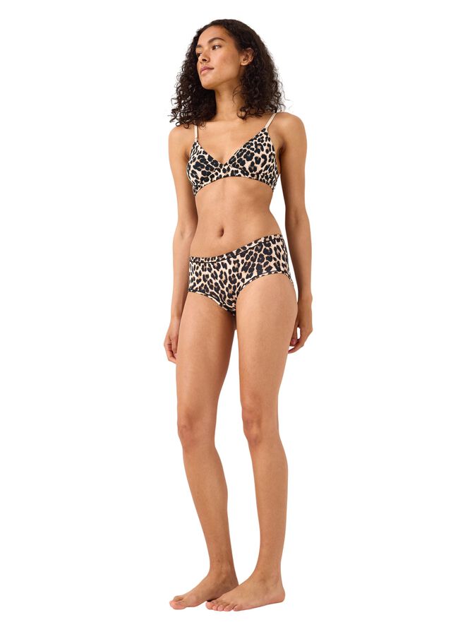 Comfortable cotton briefs with a re