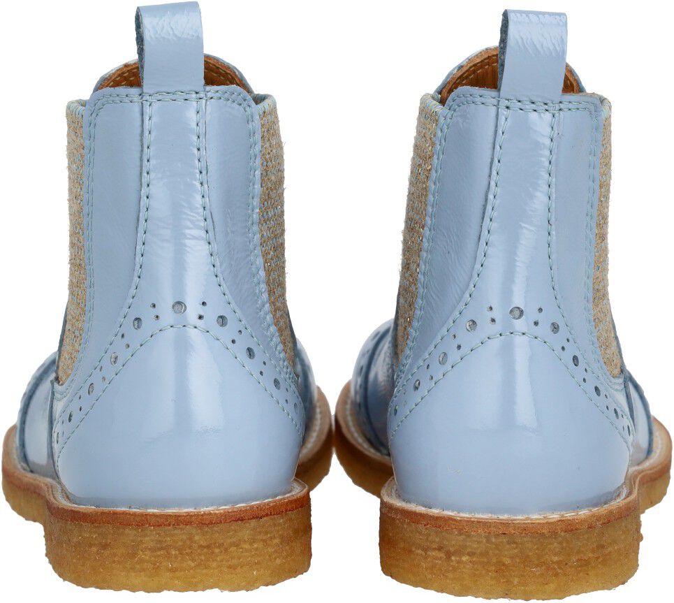 Chelsea st&oslash;vle med dekorativt brogue hulm&oslash;nster