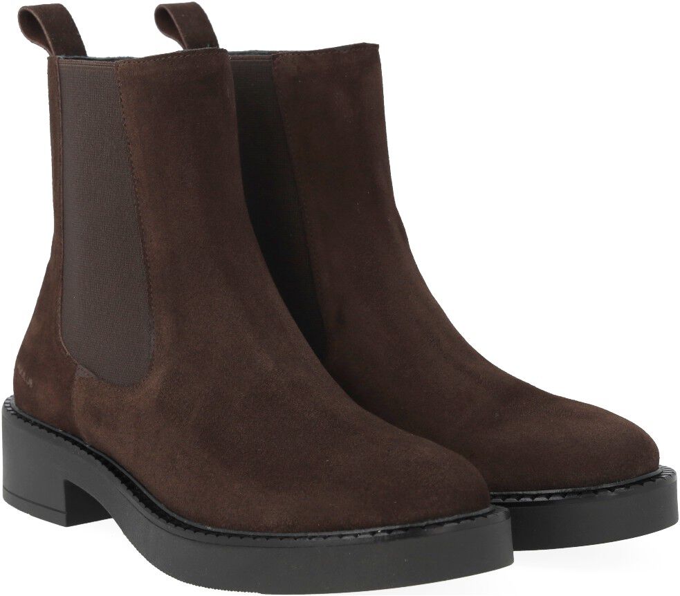 Chelsea boots