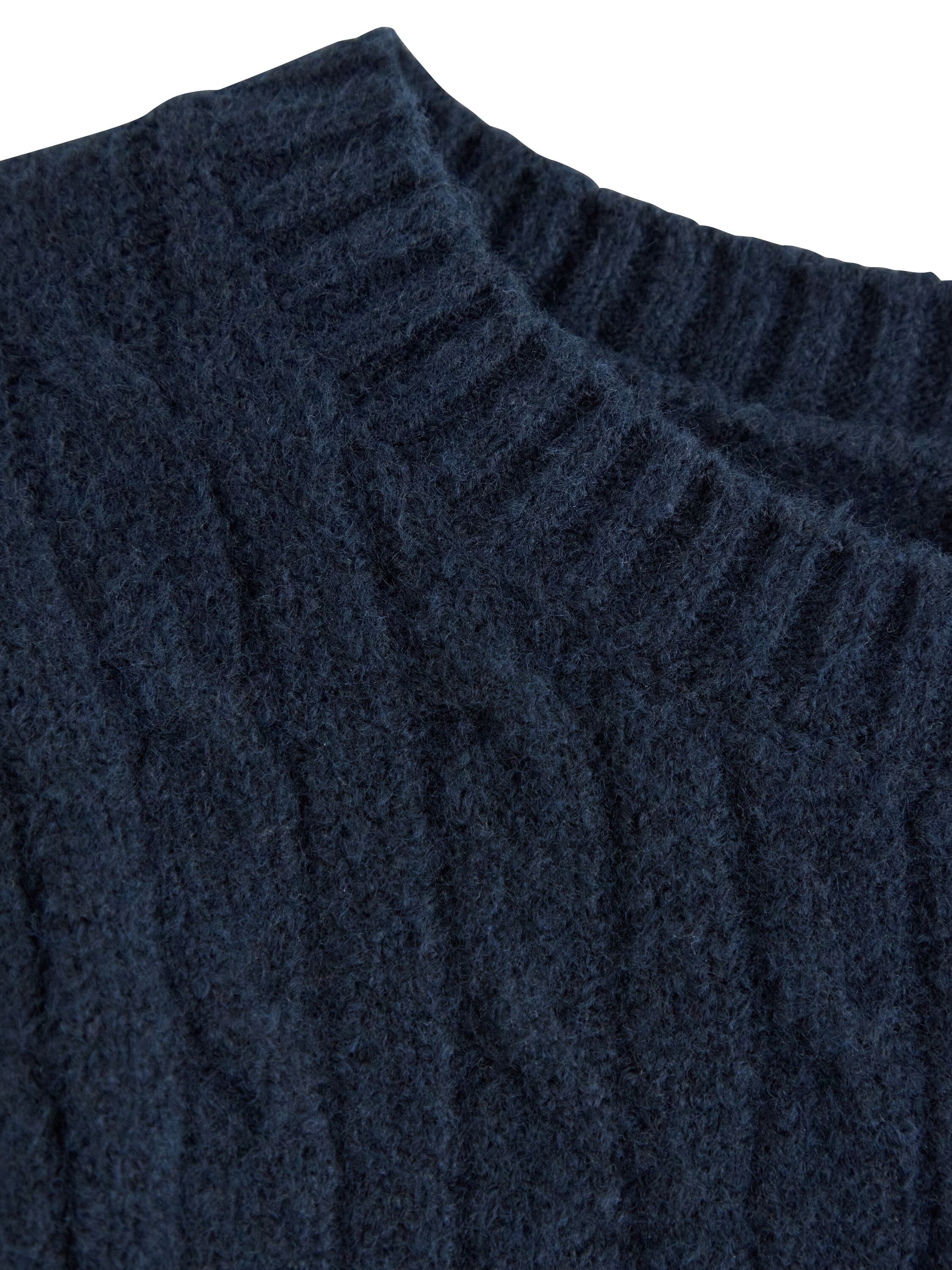 Sweater knitted cable