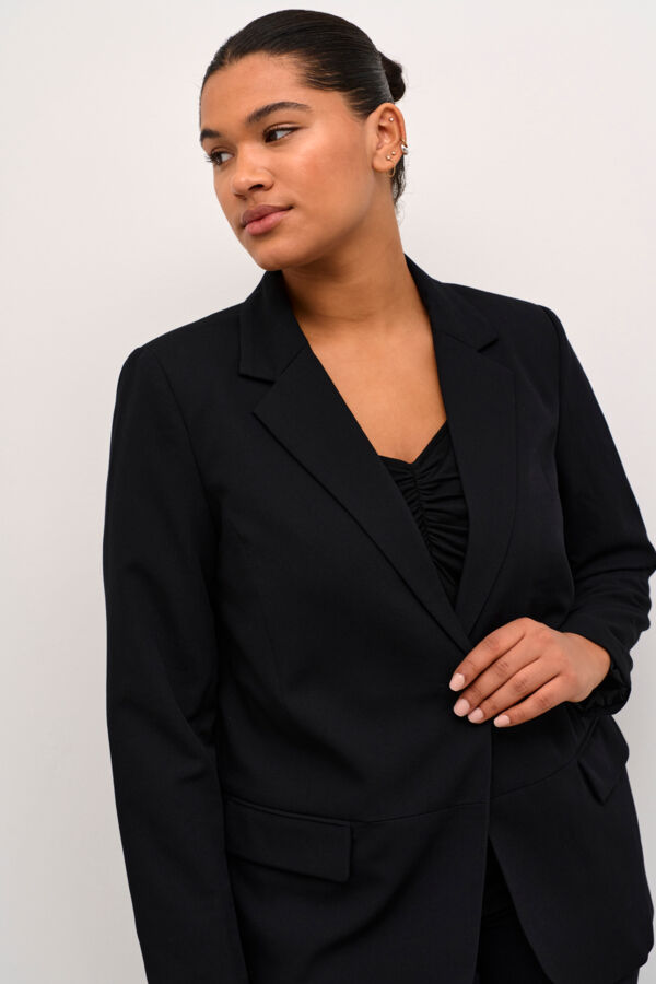 KCsakira Blazer