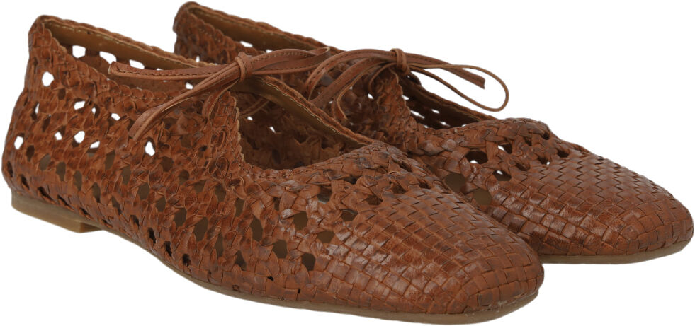 Bl&oslash;d h&aring;ndflettet ballerina med sl&oslash;jfedetalje