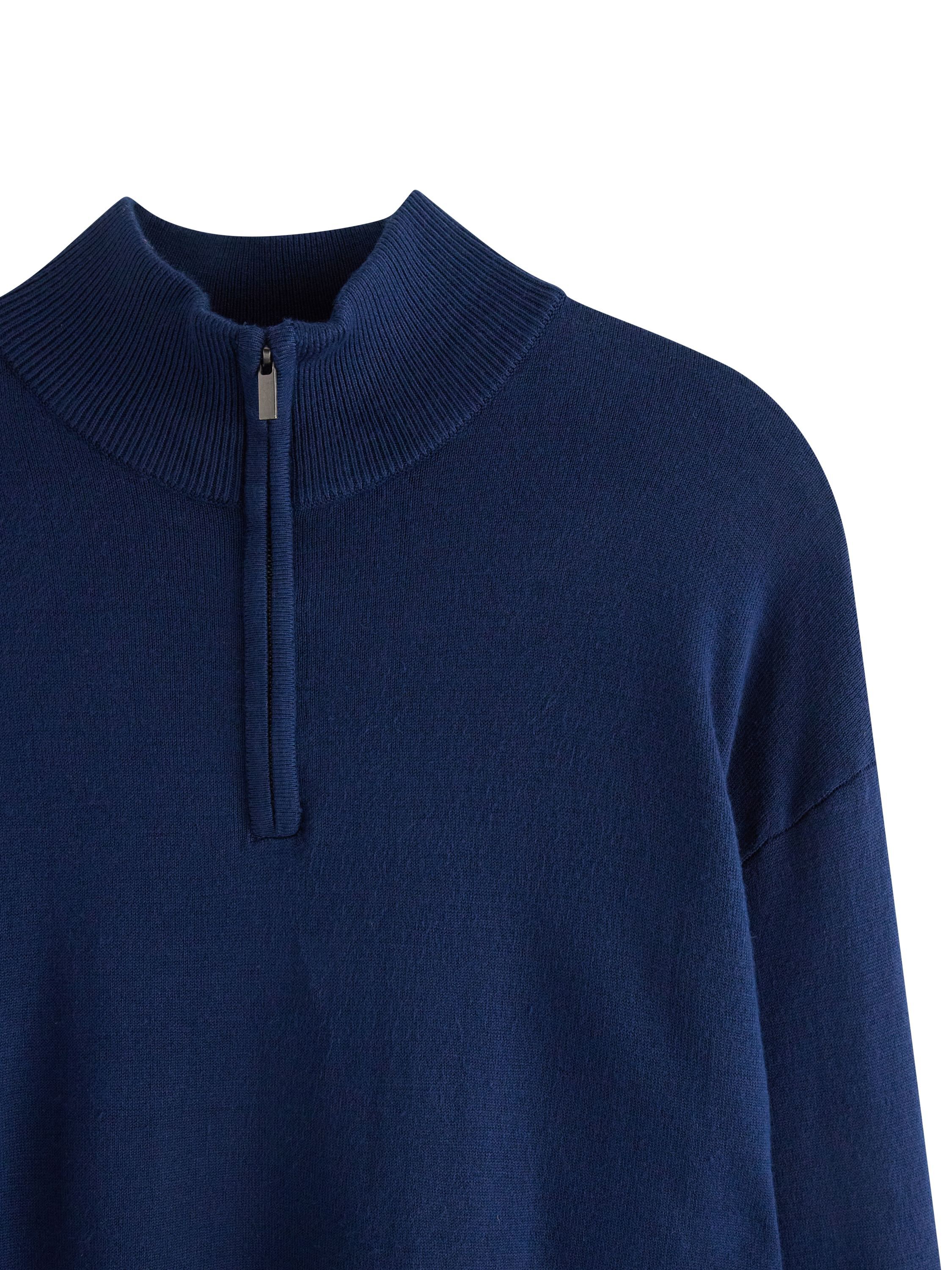 Soft knitted jumper with half-zip t