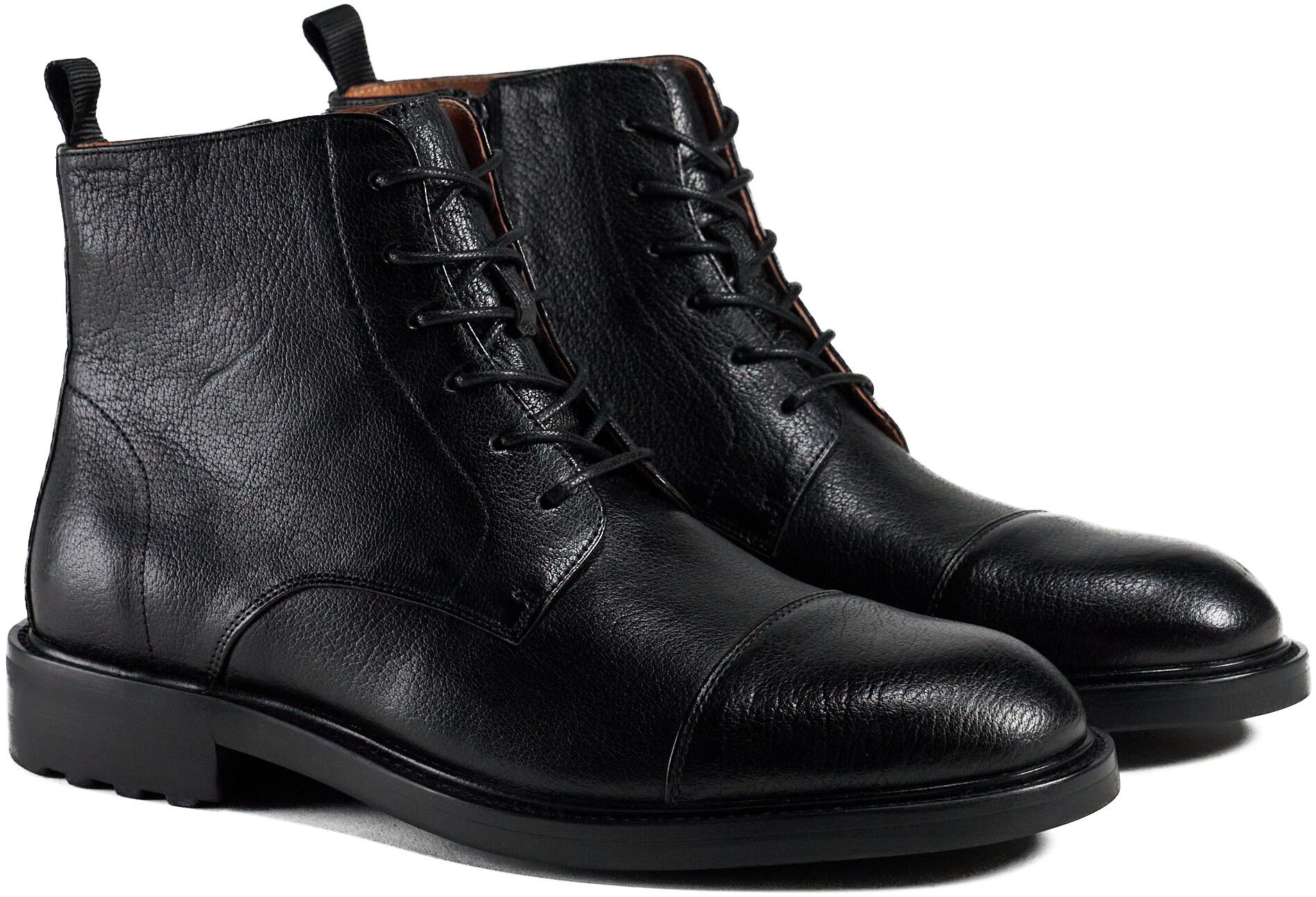 Laced boot