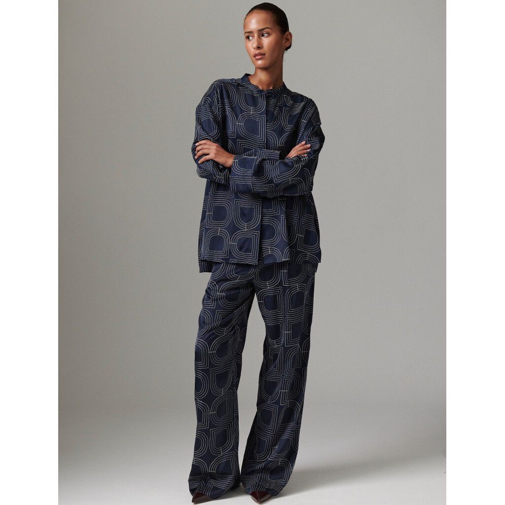 Kerry - Fluid Viscose Stitch