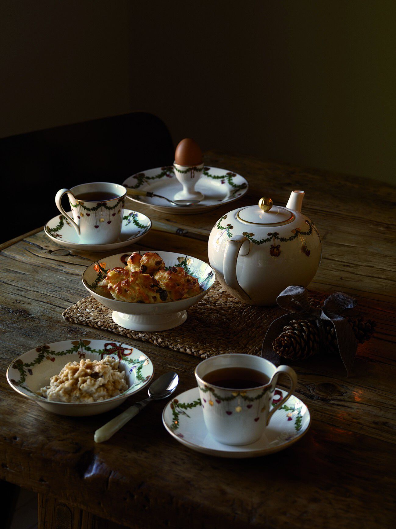 Stjerne Riflet Jul 18 cm. sk&aring;l p&aring; fod