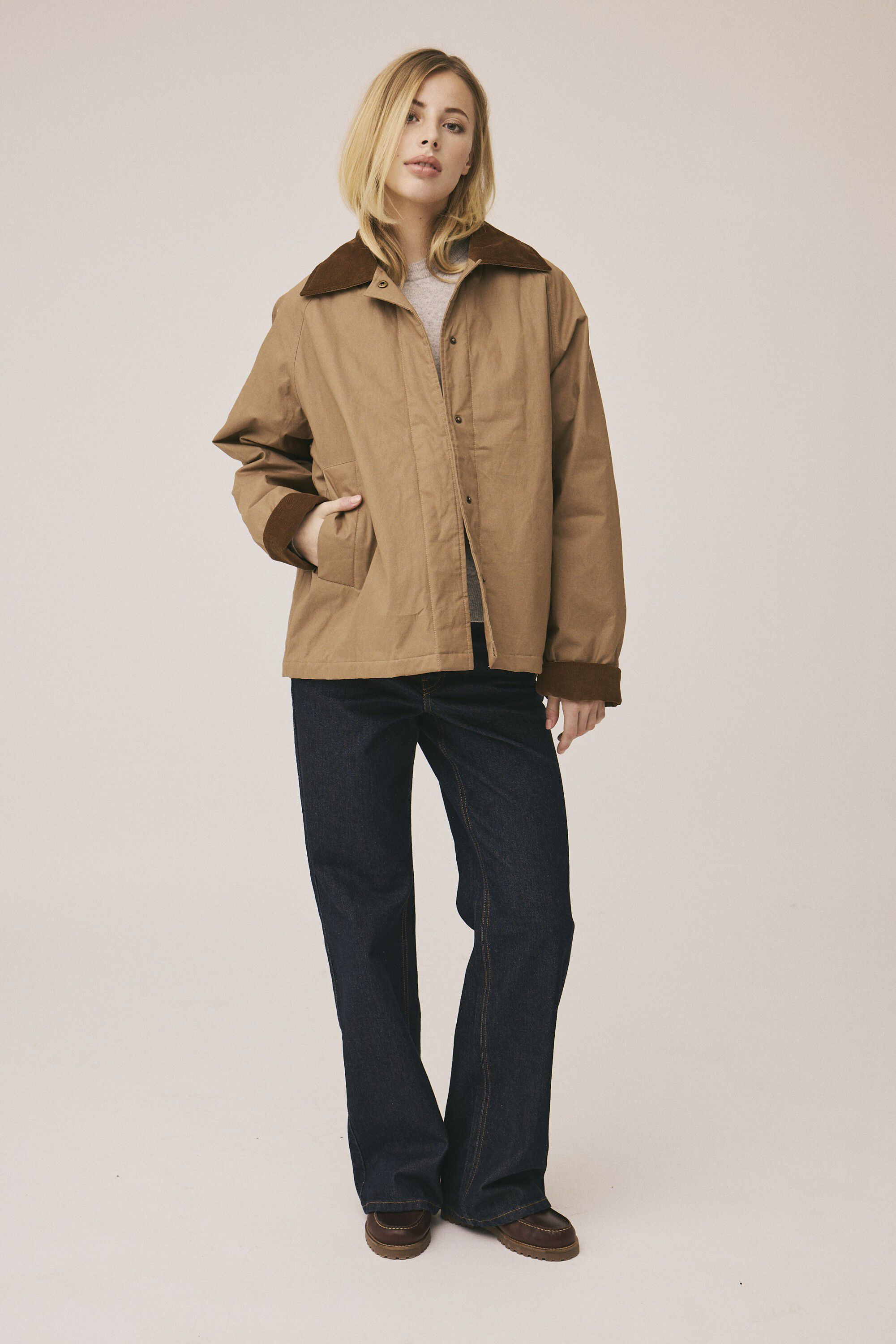 Emmy 4 coated jakke med fl&oslash;jlskanter - GRS