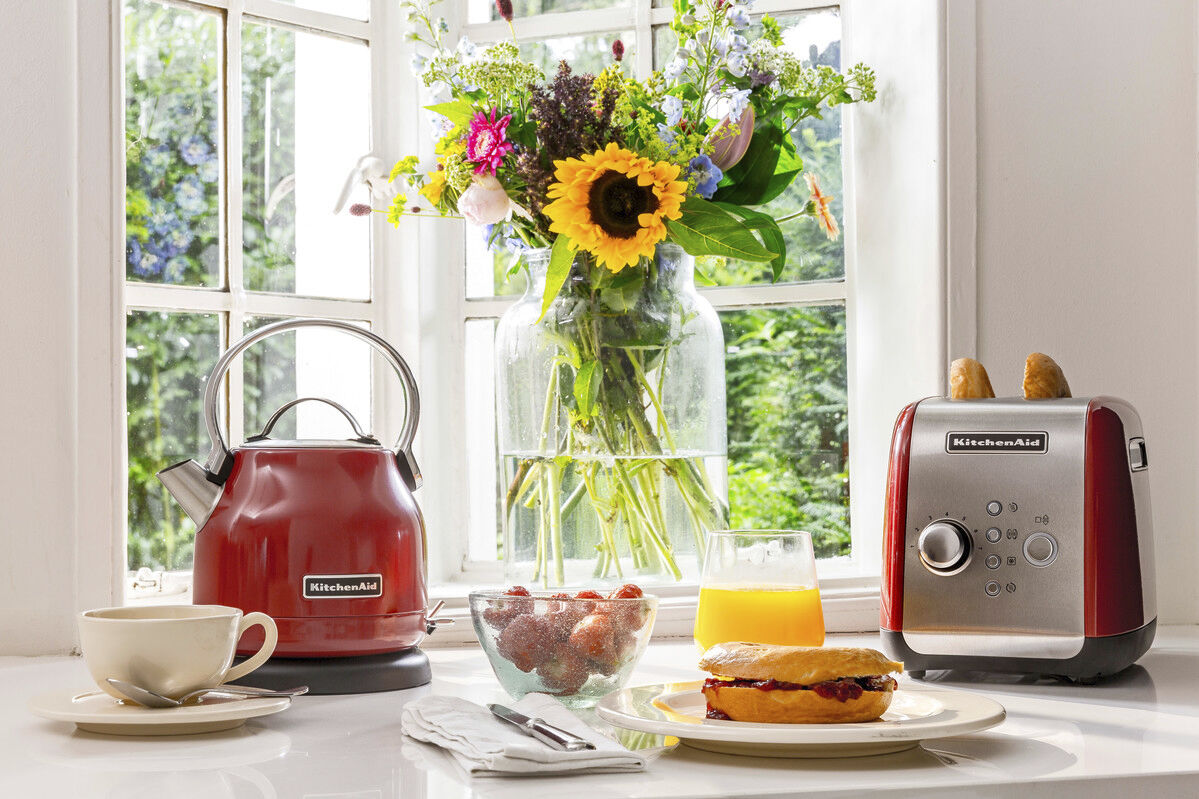 Vannkoker r&oslash;d 1,25 liter L22,6cm B17,8cm H26,2cm