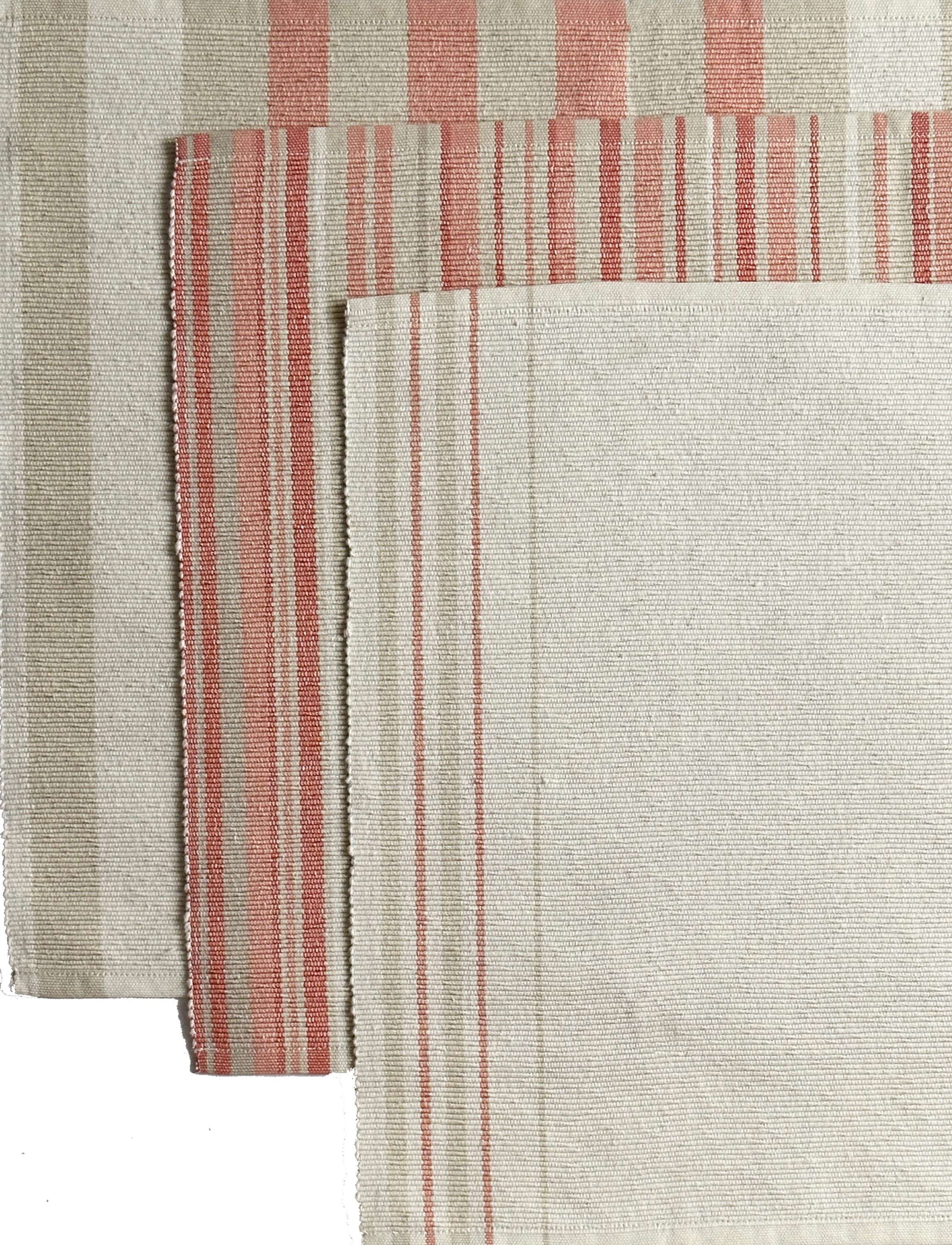 Vibeke Klint bordbrikke n&oslash;ytral linje 33x48 cm red