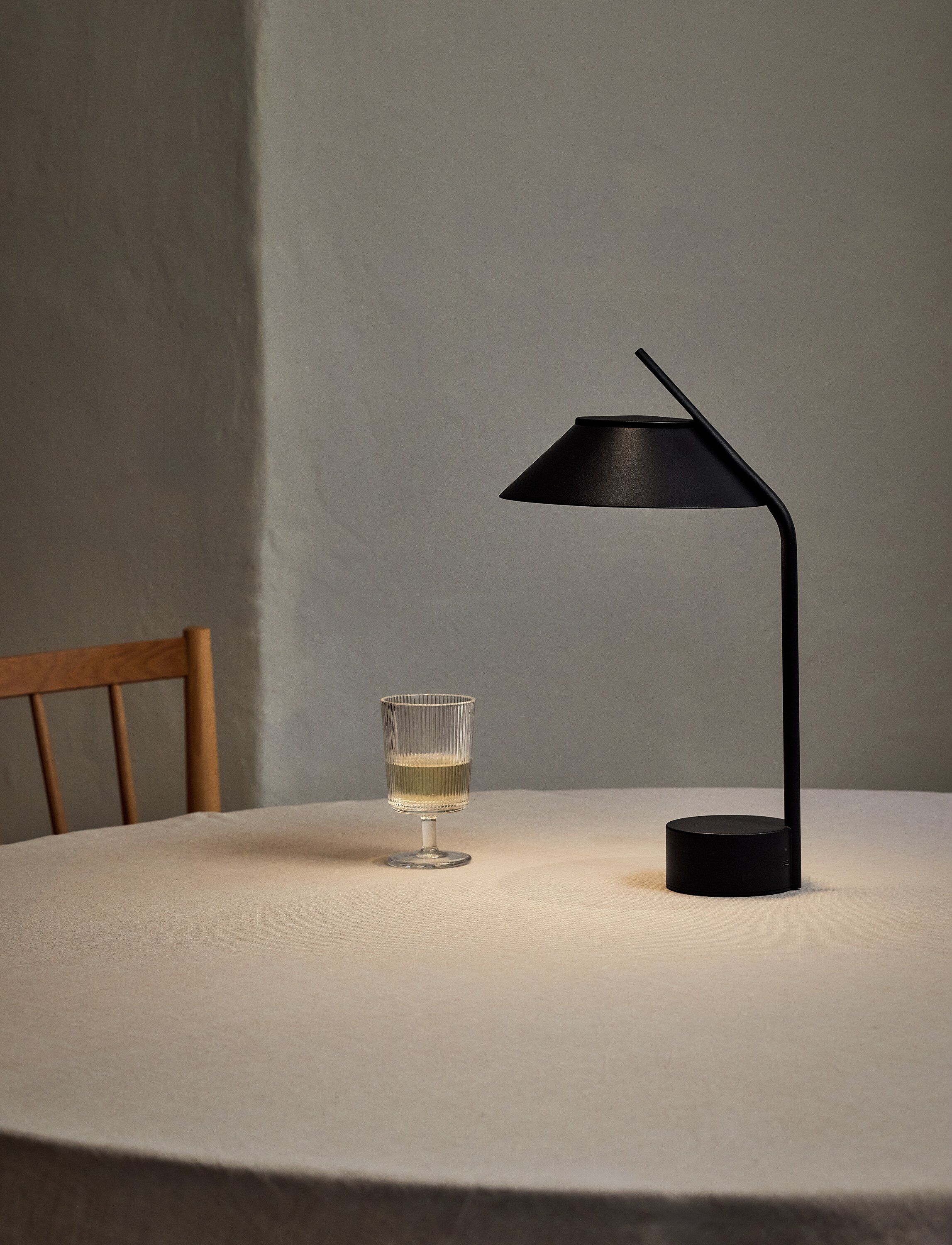 Vinkel LED lampe, portabel black