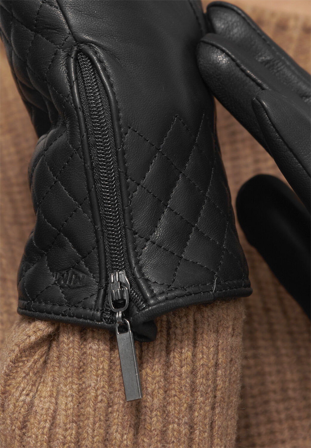MJM Glove Lucille Quilted Sheepskin Black