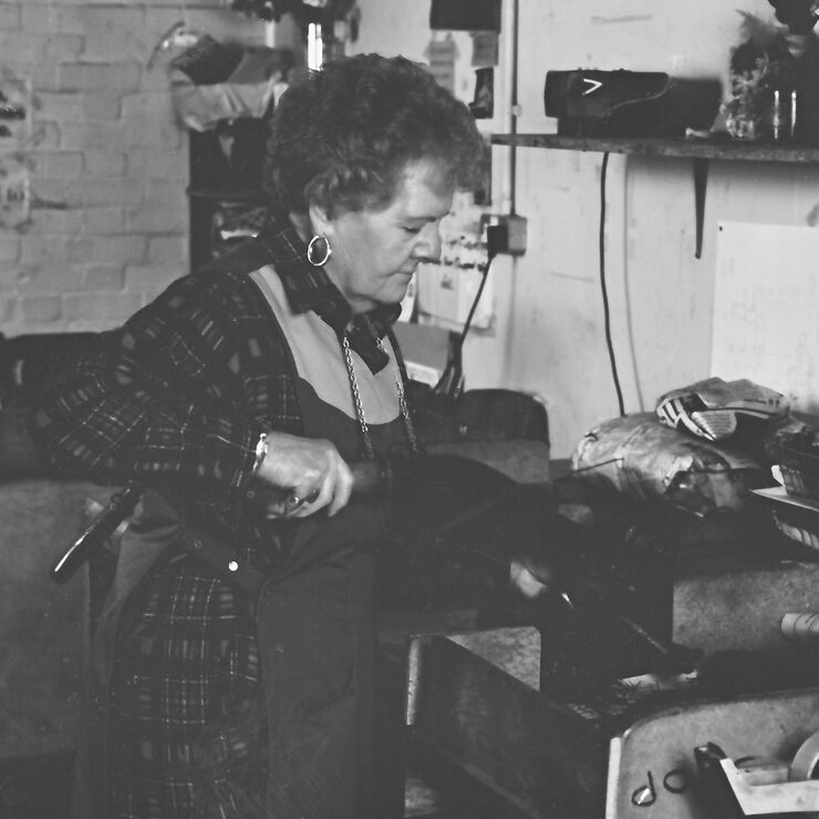 B2M - Small Extra Military Dark Ruby